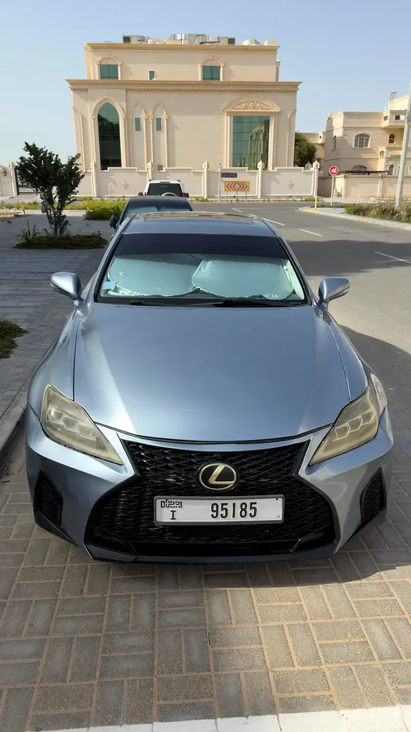 Lexus IS-Series 2009 — photo 1 of 8
