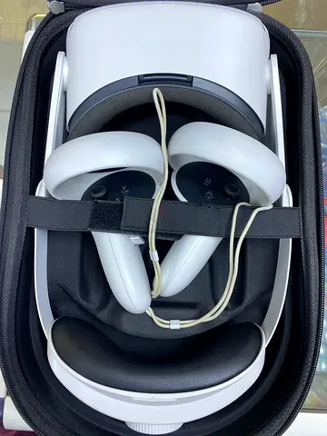 Meta quest 2 with bag