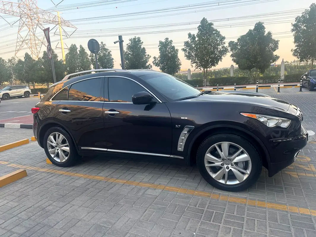 Infiniti QX70 2018 — photo 1 of 15