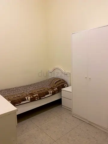 Lovely Partition Room in DIFC for Rent