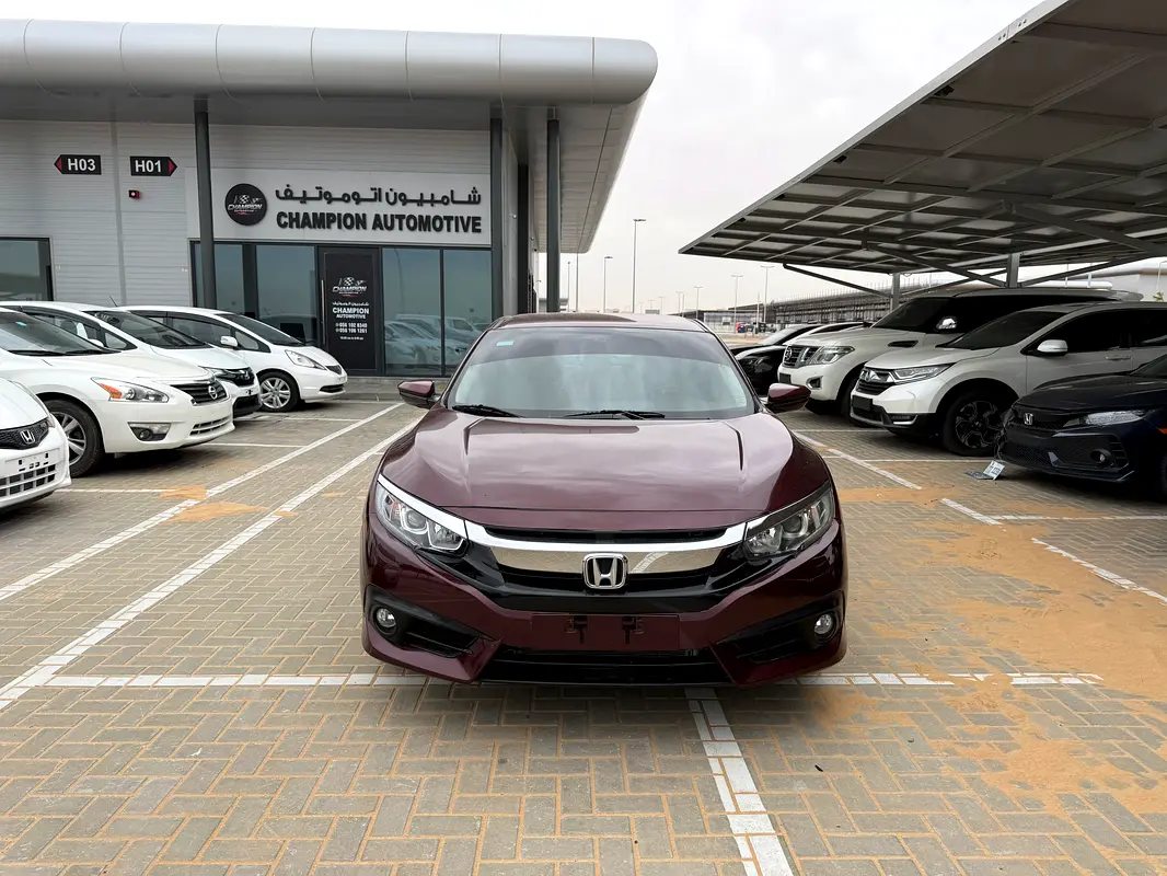 Honda Civic 2019 — photo 1 of 10