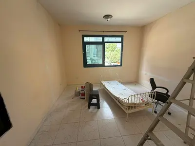 فرصة بحرية استديو تاني صف كورنيش عجمان مساحة كبيرة موقع حيوي بسعر اقتصادي 15 ألف 4 دفعات