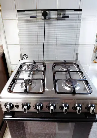 4 burner gas cooker with oven