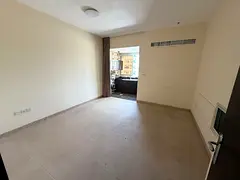 Studio apartment with central air conditioning and regular maintenance, in a family building, prime