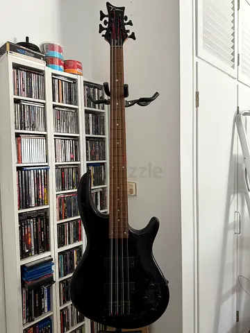 Dean Edge 8 String bass