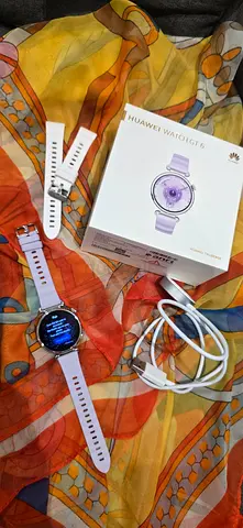 Huawei Watch GT 6 (lavender) with extra strap and charger - mint condition