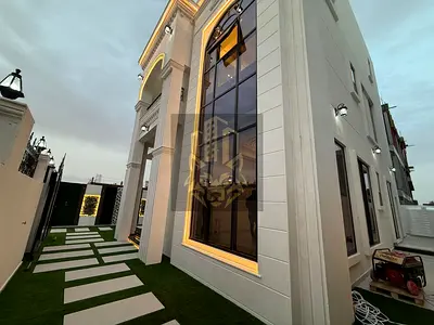 فيلا للإيجار في الحليو 2 أول ساكن، تصميم كلاسيك فاخر، 6 ماستر، مجلس وصالتين، روف، مطبخين، قريبة مسجد ومول وشارع محمد بن زايد، 135,000 درهم