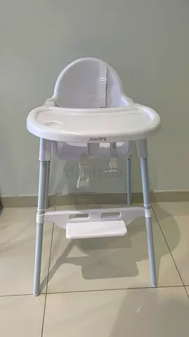Simple white baby high chair - lightweight feeding chair in good condition