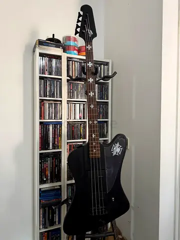 Epiphone Nikki Sixx Blackbird bass guitar