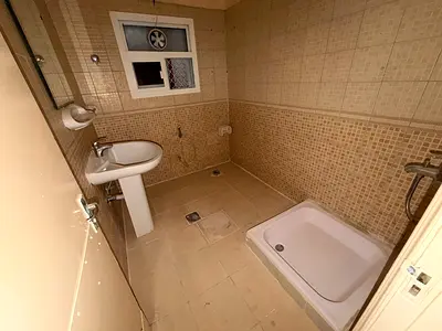 HUGE OFFER STUDIO CLOSE HALL WITH BALCONI ,ONE WASHROOM