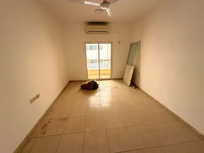 HUGE OFFER STUDIO CLOSE HALL WITH BALCONI ,ONE WASHROOM