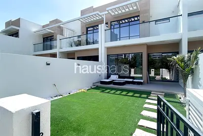 Gorgeous 3 BED | Park Backing | Furnished | Bright