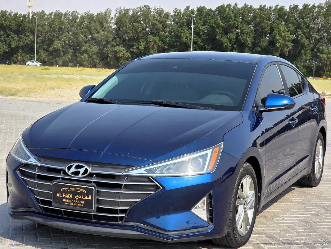 Hyundai Elantra 2020 — photo 1 of 14