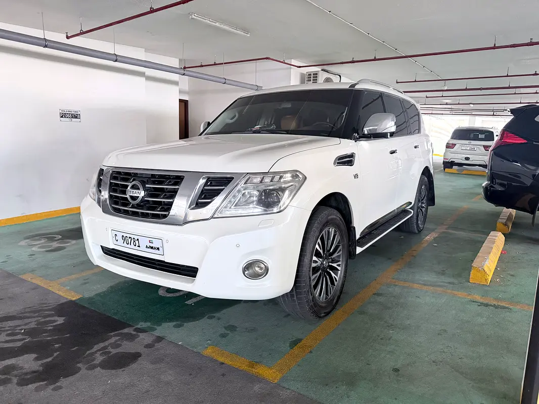 Nissan Patrol 2016 — photo 1 of 9