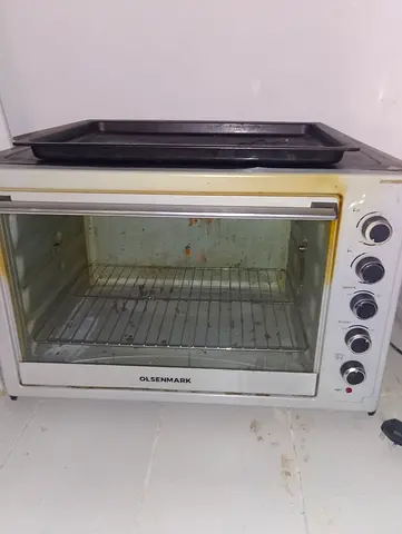 Olsenmark countertop oven - needs cleaning, works