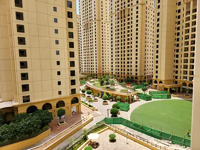 Bed Space in Master Room | Near JBR 1 Tram | Males Only