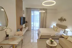 Brand New Contemporary Unit Prime Location