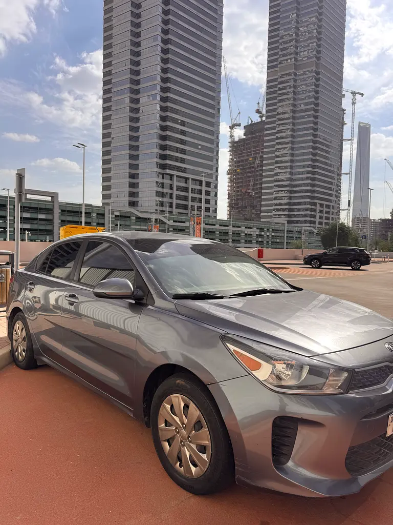 Kia Rio 2019 — photo 1 of 16