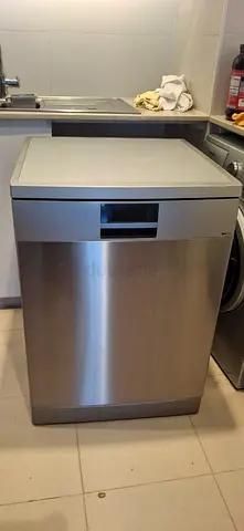 Siemens iq700 3 racks dishwasher same like new conditon for sale 1400 aed