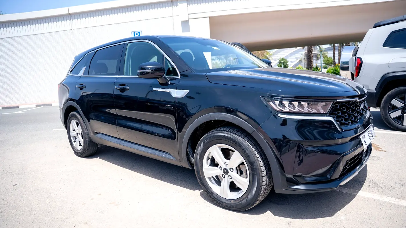 Kia Sorento 2023 — photo 1 of 11