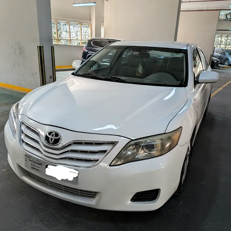 Toyota Camry 2010 — photo 1 of 8