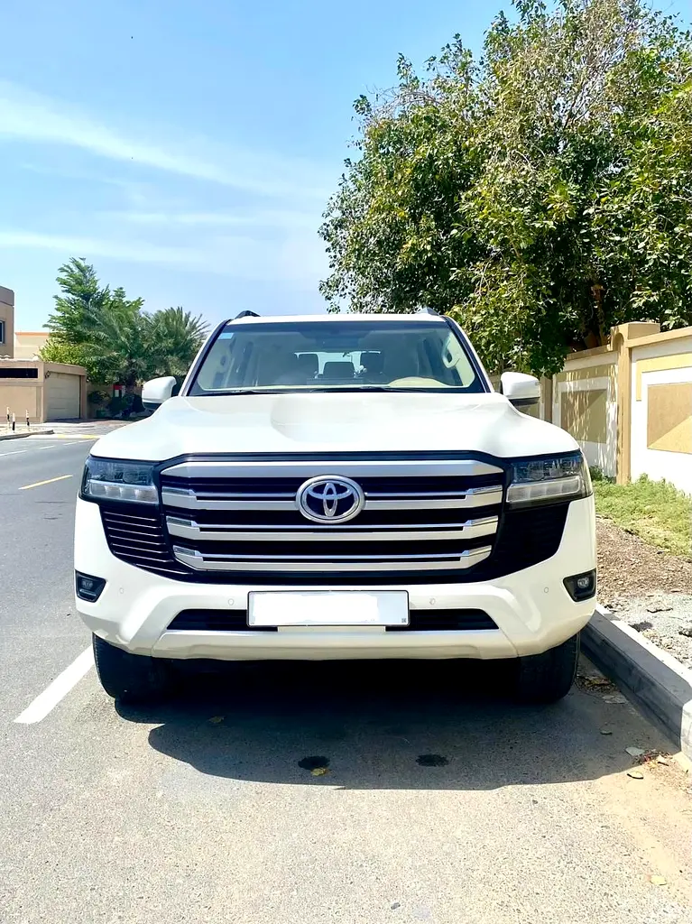 Toyota Land Cruiser 2023 — photo 1 of 8