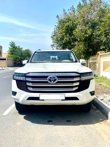 Toyota Land Cruiser EXR 2023; Lady Driven AED 185000