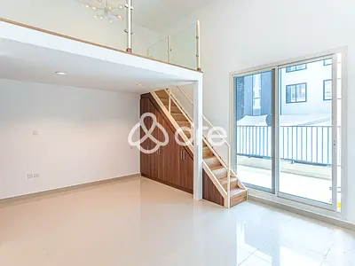 Luxury Loft Studio | Renovated | Vacant Now