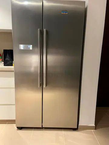 Siemsns Refrigerator like new perfect working new model no scratches no damage