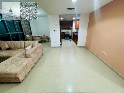 شقة مفروشة بغرفتين نوم في ابراج كورنيش ريزيدنس، بإطلالة كاملة على المدينه 7500درهم إماراتي شهرياً شاملة الفواتير وموقف السيارات.