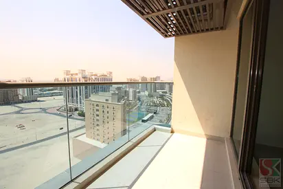One Month Rent Free-Spacious 2 BR Flat