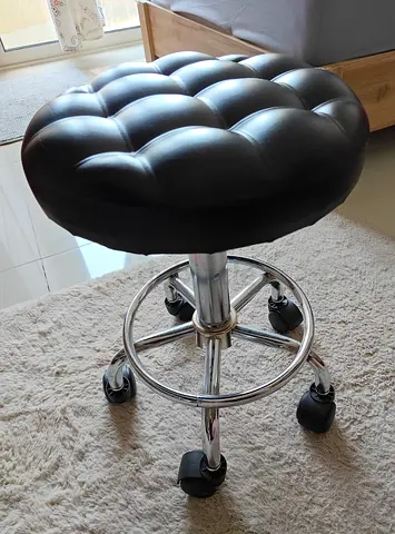 Height-Adjustable Swivel Stool with Wheels — Black Tufted Seat