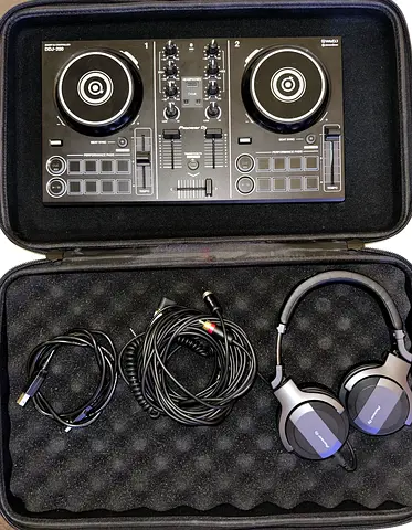 Portable DJ Controller Pioneer DDJ 200 and Edifier D12 speaker + Headphones and Cables