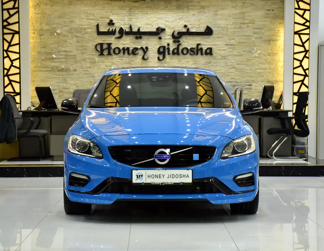 Volvo V-Class 2016 — photo 1 of 19