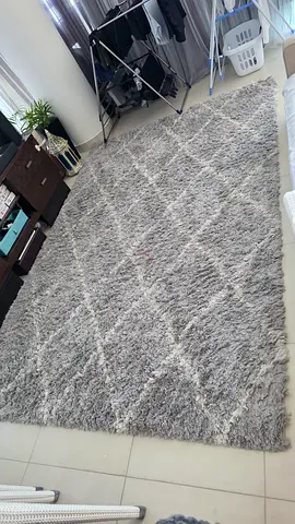 Large Grey Shaggy Area Rug with Subtle Diamond Pattern - Good Condition