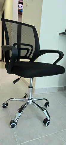 Black Mesh Ergonomic Office Chair with Armrests and Wheels