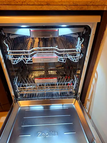 Series 8 Latest Model Bosch 3 Racks Dishwasher – Zeolith, Same like New