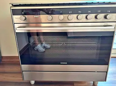 Siemens 5 burner full gas cooker made in Italy 90cm Exellent Condition