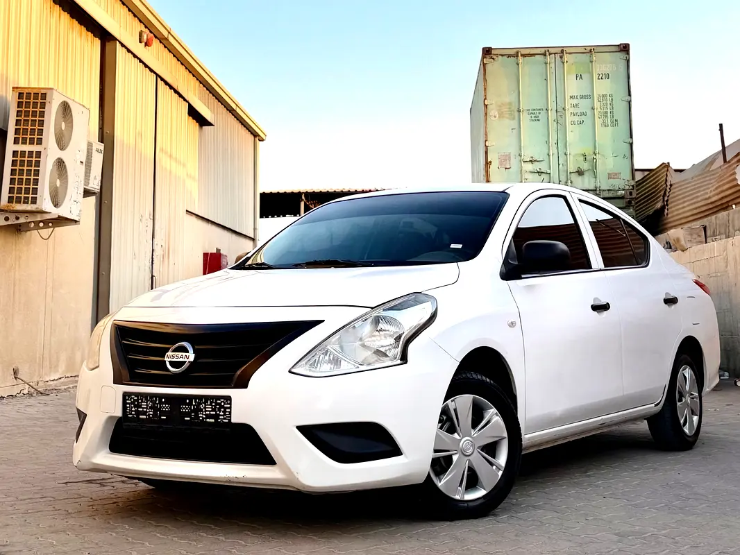 Nissan Sunny 2018 — photo 1 of 17