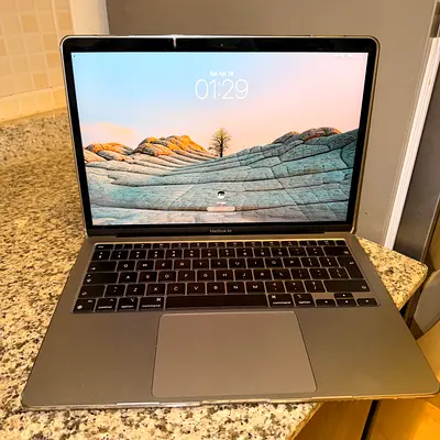 MacBook Air M1 8/256 GB – Barely Used, Perfect Condition