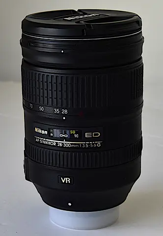 Nikon AF-S 28-300mm f/3.5-5.6G ED VR Zoom Lens (Good Condition)