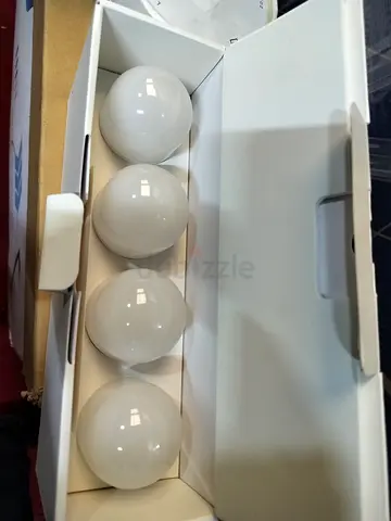 Brand New LIFX Mini Day  Dusk (E27) Wi-Fi Smart LED Light Bulb, Multi-Colour, HB4L3A19MTW08E27