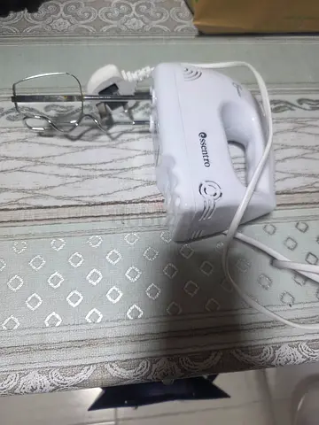 ESSENTRO Hand Mixer with Beaters - Great Working Condition