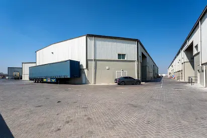 مباشرة من المالك | جودة عالية | ارتفاع 9.5 متر | مستودع للإيجار