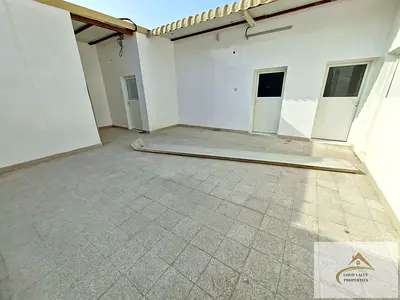 SPACIOUS 4 BEDROOMS VILLA JUST 50K READY TO MOVE NEW RENOVATED