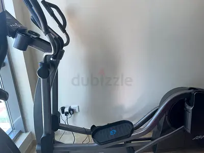 Life Fitness Elliptical Cross Trainer - Good Condition