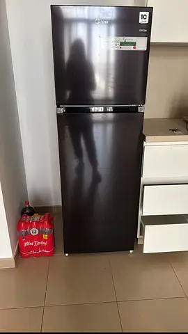 Midea fridge freezer just 5 month old still under warranty excellent condition prefect working neat