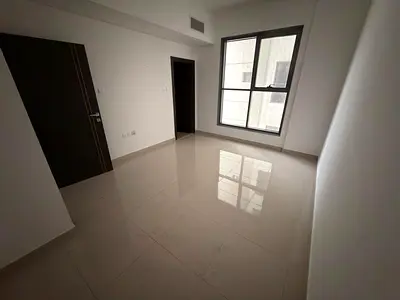 شقة غرفتين وصالة للإيجار في الجرف 3 عجمان | ثاني ساكن + 3 حمامات + بلكونة
