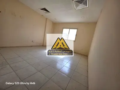 استوديو بمساحة كبيرة جدًا وطابق أرضي للإيجار السنوي – الراشدية 2 عجمان وقريب لكل الخدمات