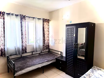 Sharing space for 1 single working women | Karama Prime Location